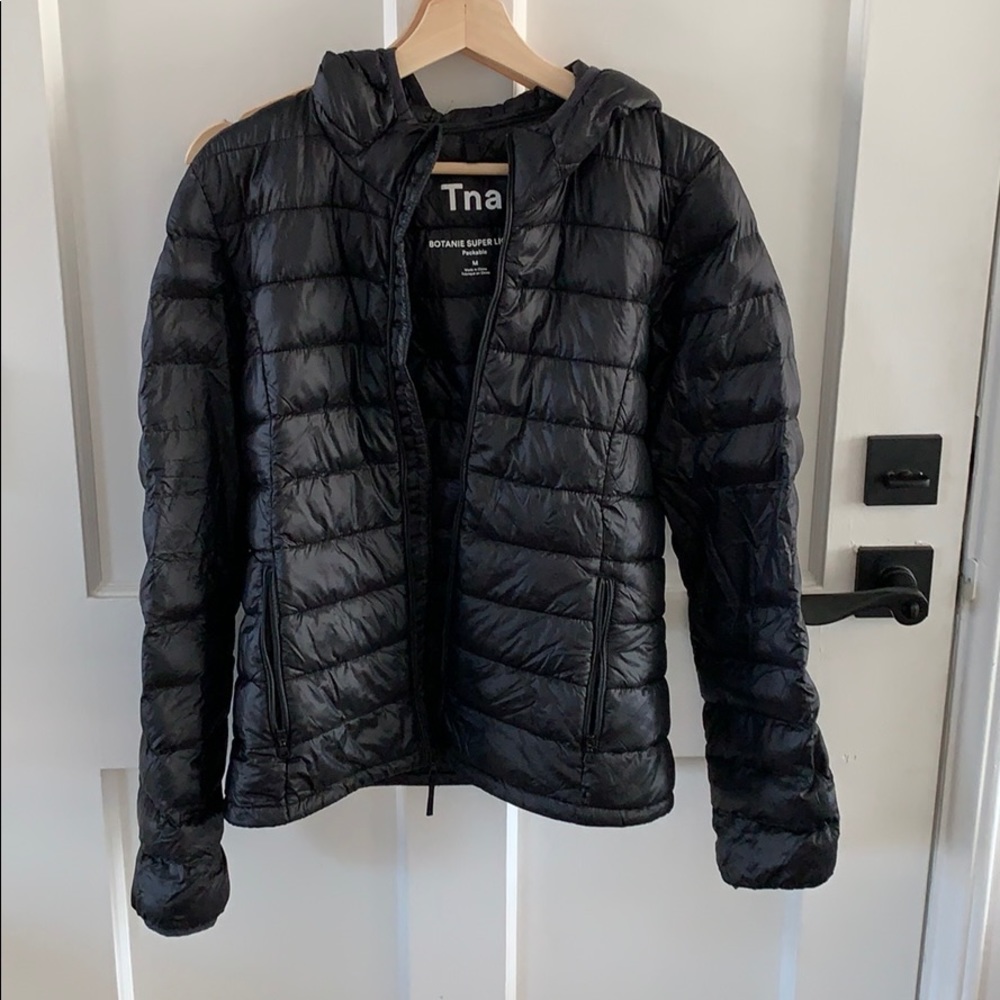 Aritzia TNA botanie vegan puffer! Size M